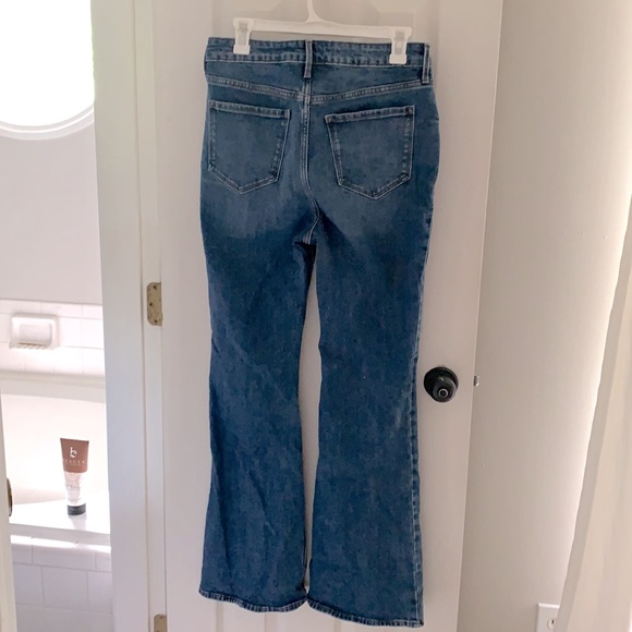 Old Navy size 8 flare high rise jeans - Picture 2 of 2